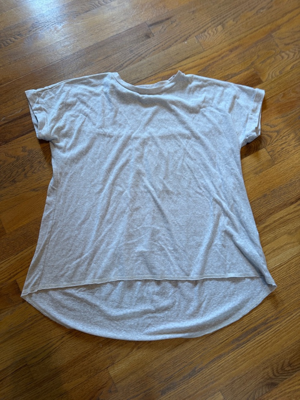Women’s Relaxed High-Low Tee in Light Tan